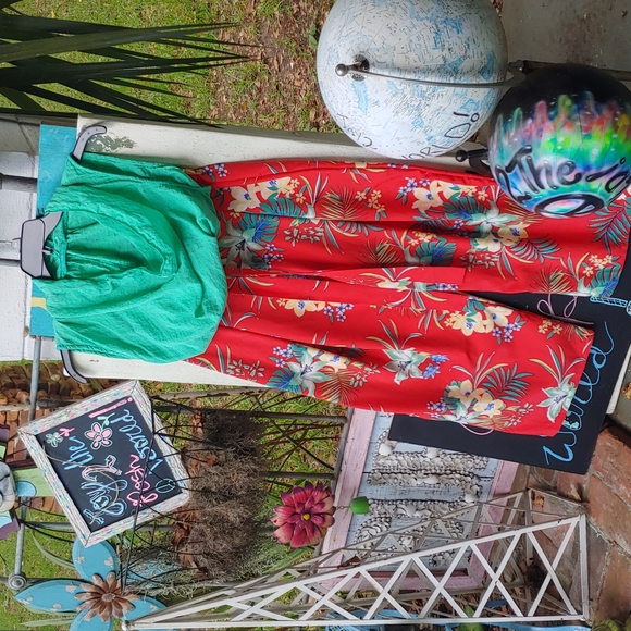 cut loose Pants - 2:PC outfit Top and wide leg capri tropical print